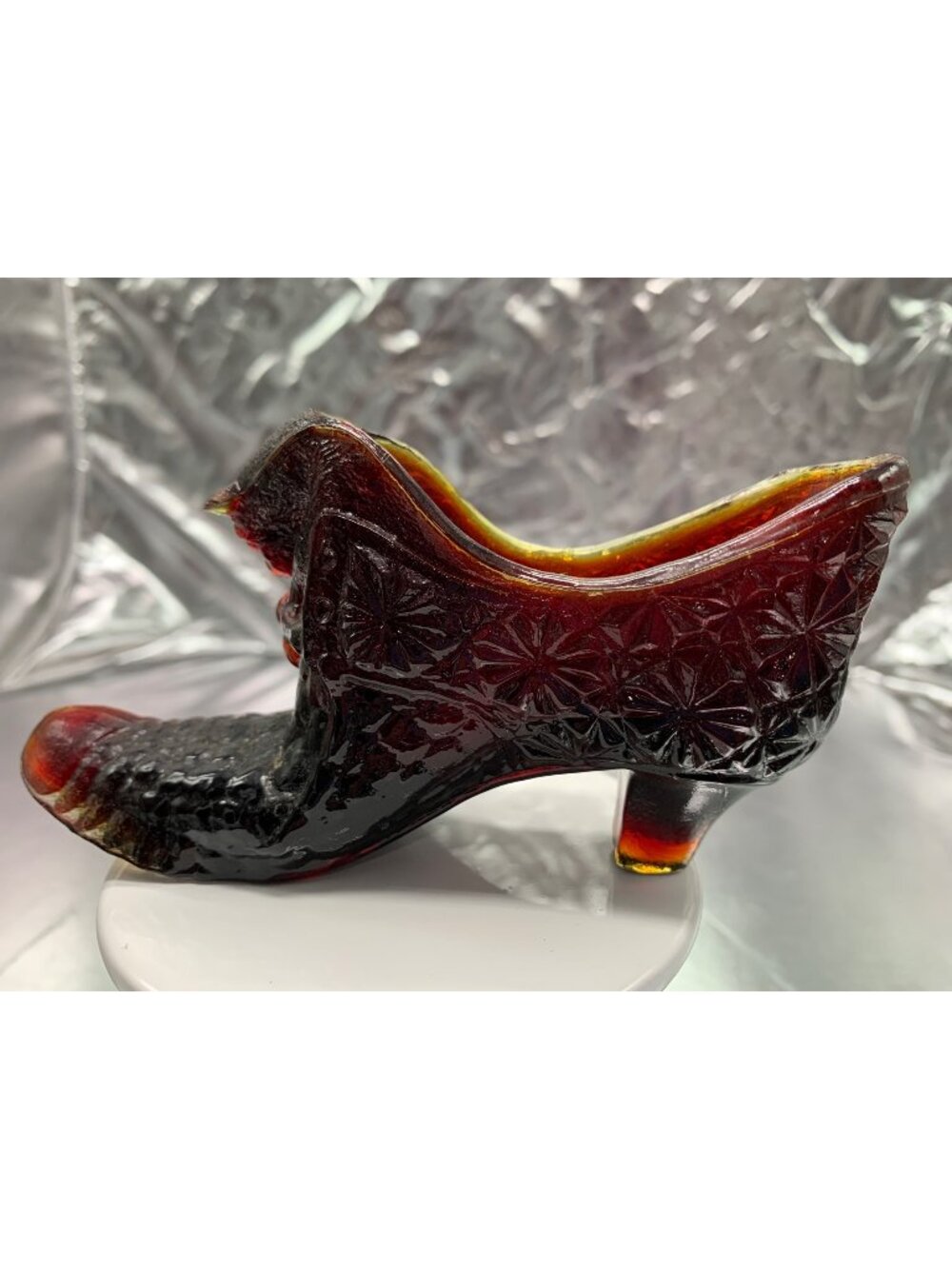 Boyd Ruby Red Glass Cat Head Shoe Figurine UV Glow Daisy and Button
